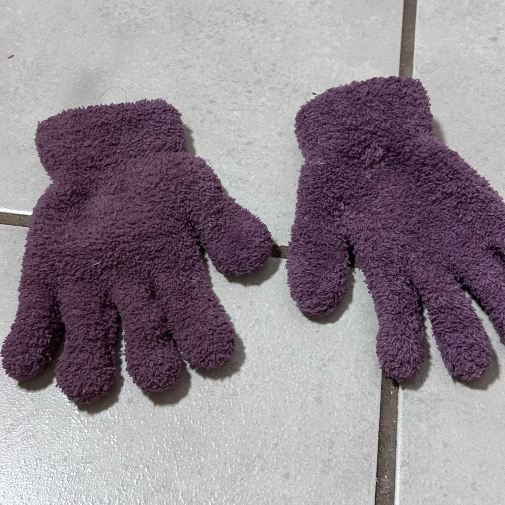 Kids Purple Winter‎ Fleece Gloves.